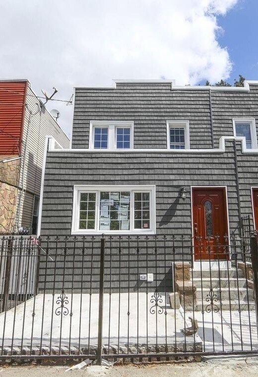 Primary Photo - 461 Milford St