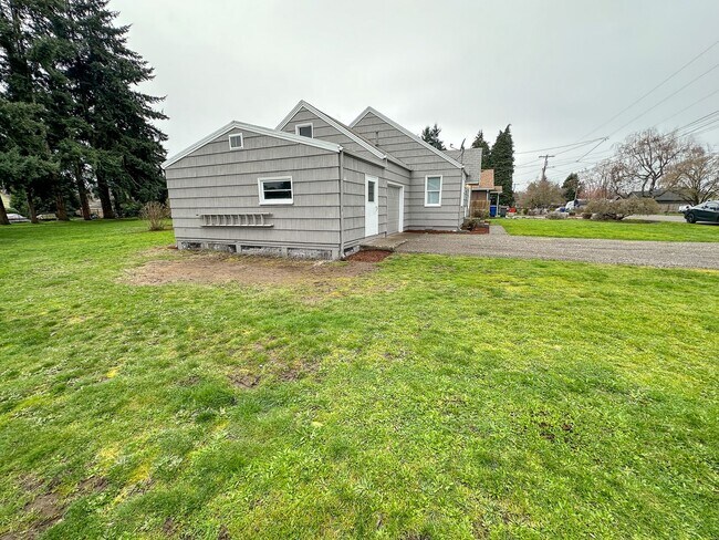 Foto del edificio - Updated Keizer Home with Spacious Grass Ya...
