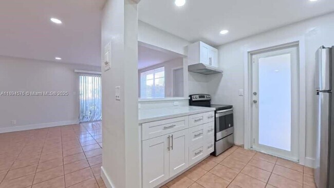 Building Photo - 1720 Funston St
