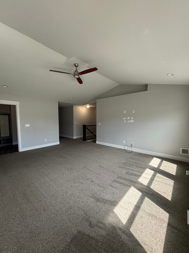 Building Photo - 448 Washington Loop