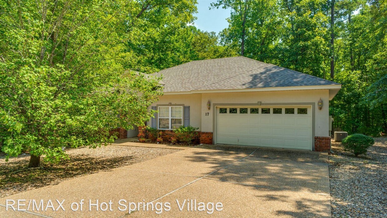 3 br, 2 bath House 17 Sacedon Lane House Rental in Hot Springs
