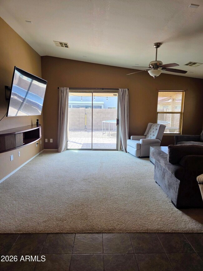 Foto del edificio - 45317 W Desert Garden Rd