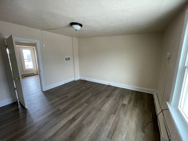 Foto del edificio - 720 W Poplar St