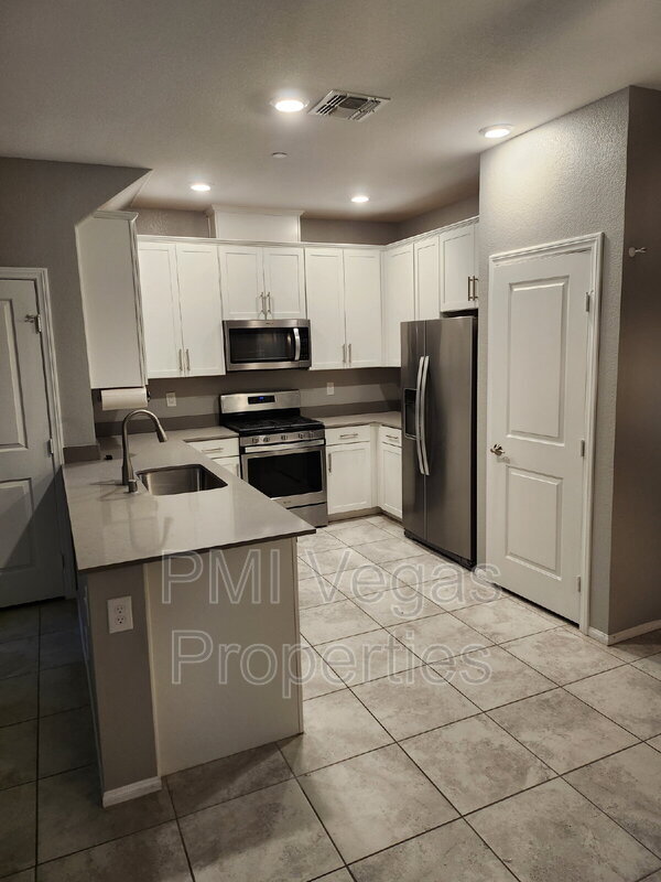 Building Photo - 1005 Belton Lake Ave