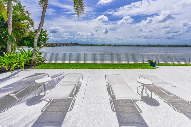 Building Photo - 2860 S Ocean Blvd