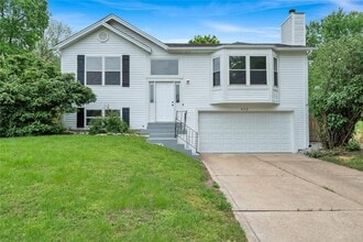 Building Photo - 802 Notre Dame Dr