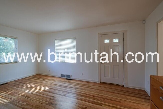 Building Photo - 1153 Wilson Ave S