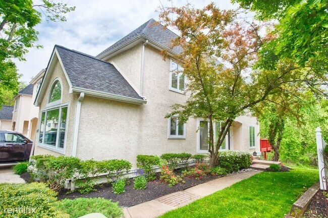 Building Photo - 3 br, 2 bath Townhome - 475 Brittany Lane