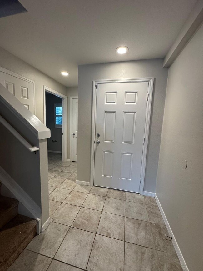 Foto del edificio - Avalon Park: 3 Bedroom, 2.5 Bath, 2 Car Garage Townhome