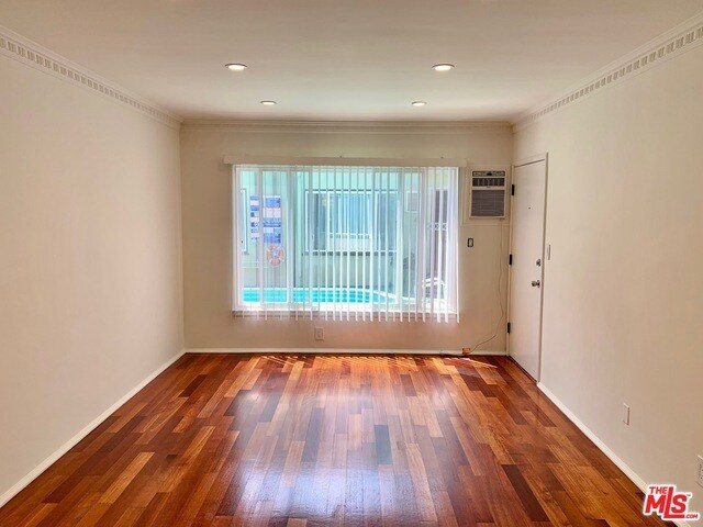 Foto del edificio - 1233 N Harper Ave