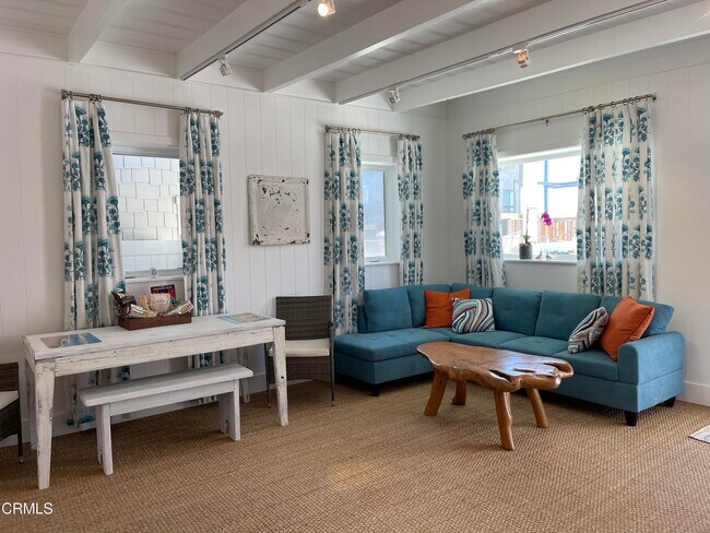 Building Photo - 3628 Ocean Dr