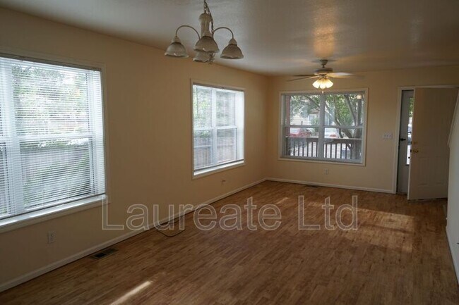 Foto del edificio - 6062 E 62nd Ave