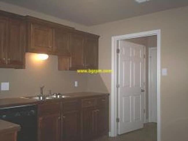Building Photo - Stanphil Rd. Duplex. 2 BD, 2 BA.