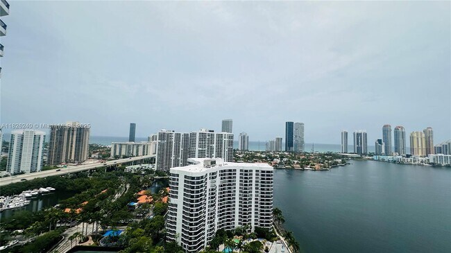 Foto del edificio - 3530 Mystic Pointe Dr
