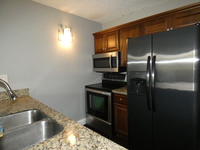 Photo - 2701 Riverside Dr Apartment