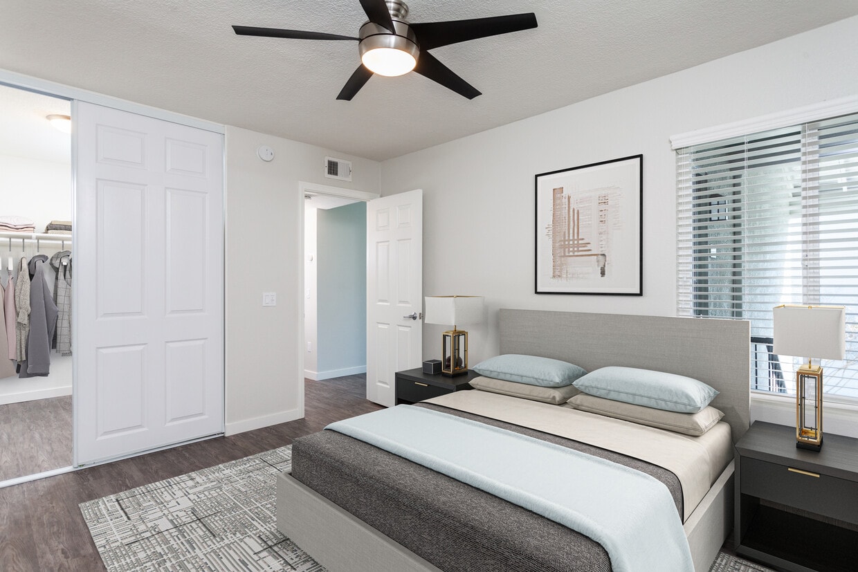 Foto principal - West Fifth Apartments