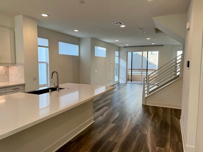 Foto del edificio - Exclusive Executive Condo in the Heart of ...