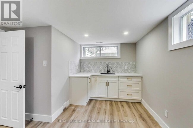 Building Photo - 95 Cardinal Dr