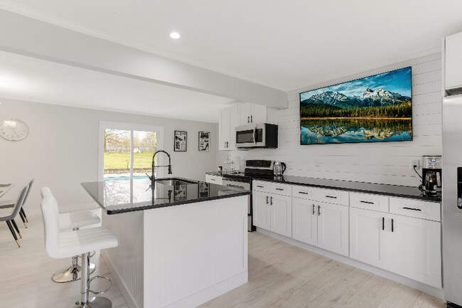 Foto del edificio - 109 Crystal Dr