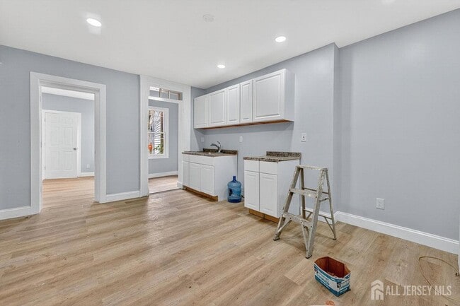 Building Photo - 11 N Willow St