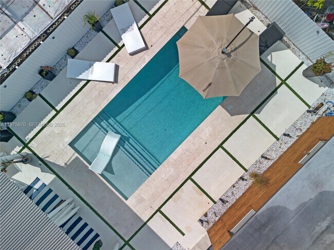 Foto del edificio - 920 NE 159th St