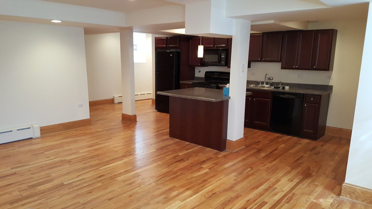Foto principal - 7619 N Sheridan Rd