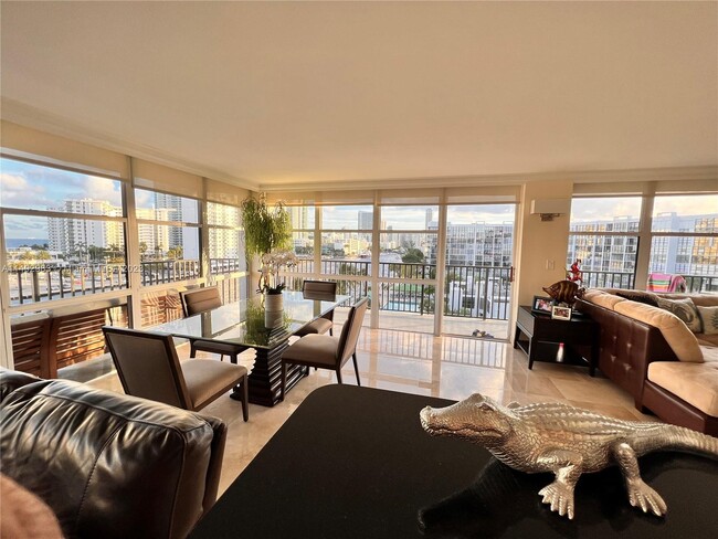 Foto del edificio - 1000 Parkview Dr
