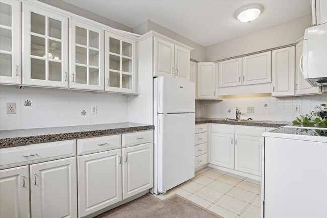 Building Photo - Charming 1B/1B Unit in Downingtown Commons...