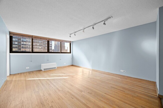 Building Photo - 30 E Division St