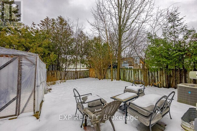 Building Photo - 196 Old Colony Rd