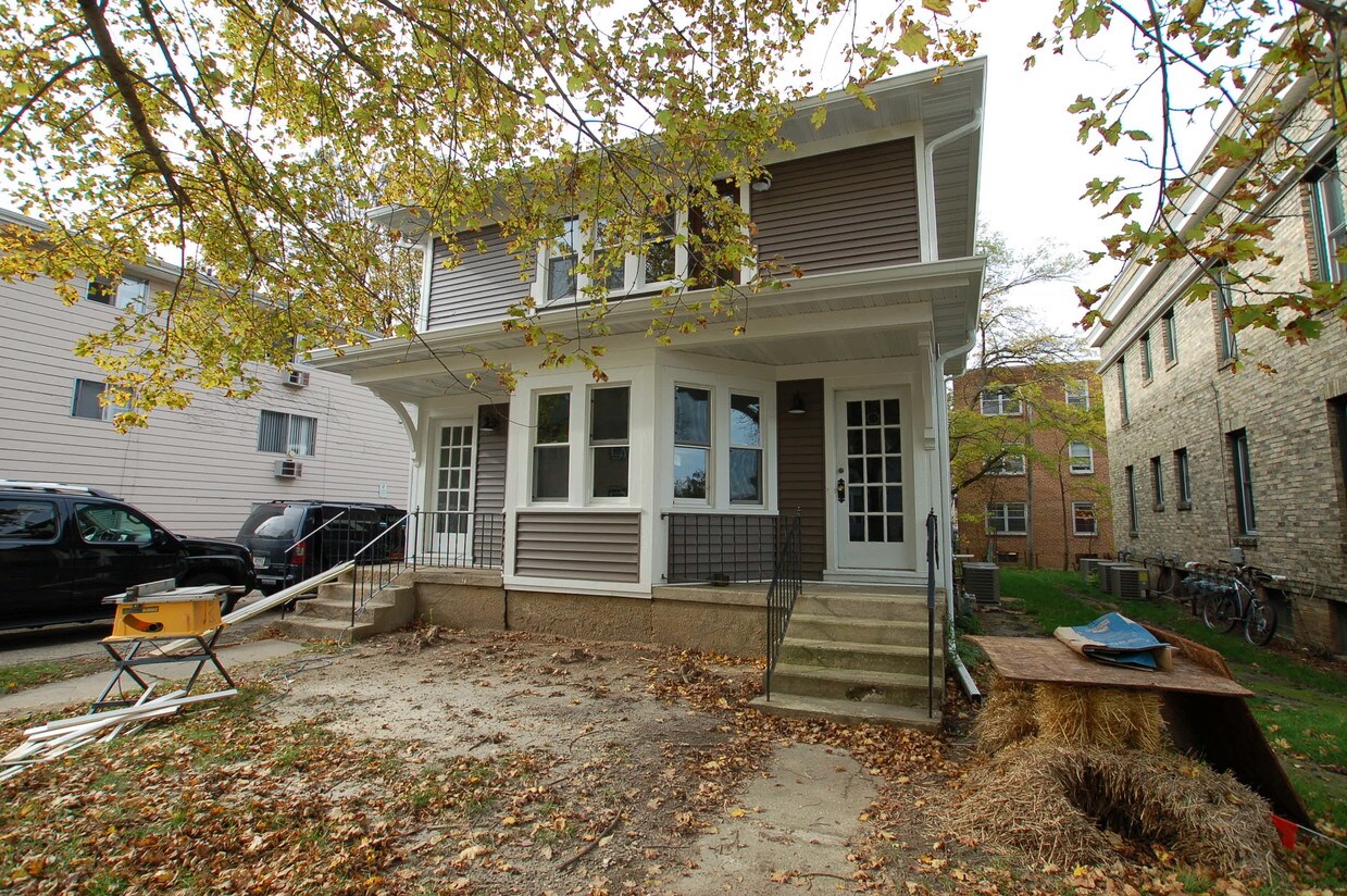 412 Chamberlain Ave, Madison, WI 53726 Apartments in Madison, WI