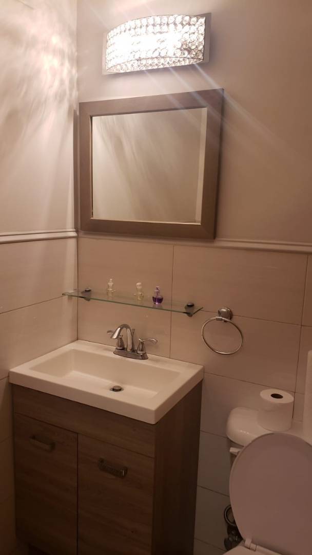 Foto del edificio - 1337 E 84th St