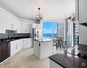 Building Photo - 300 South Pointe Dr