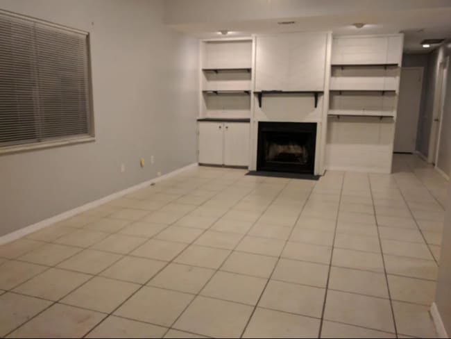 Building Photo - 941 Robinhood Ct