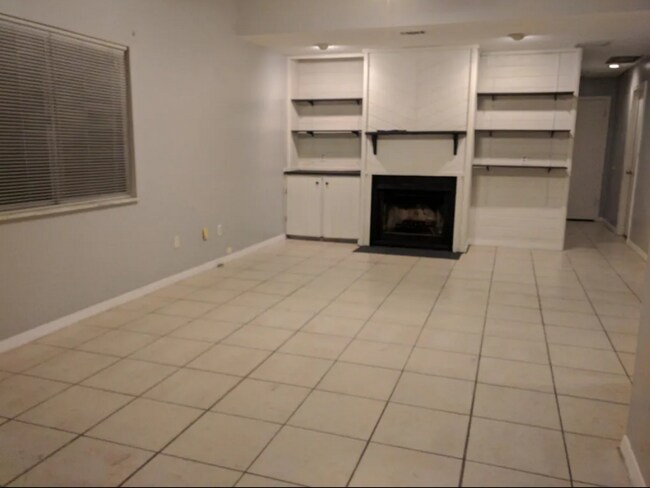 Foto del edificio - 941 Robinhood Ct