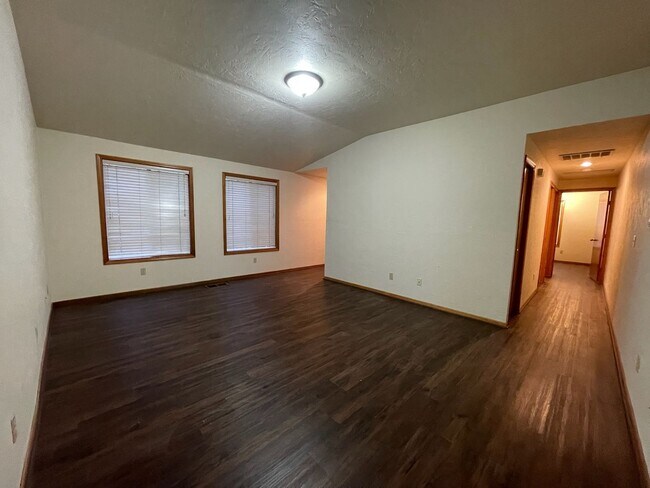 Building Photo - Three Bedroom Single Family Home Available...