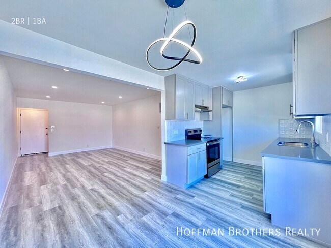 Building Photo - 530 W Arbor Vitae St