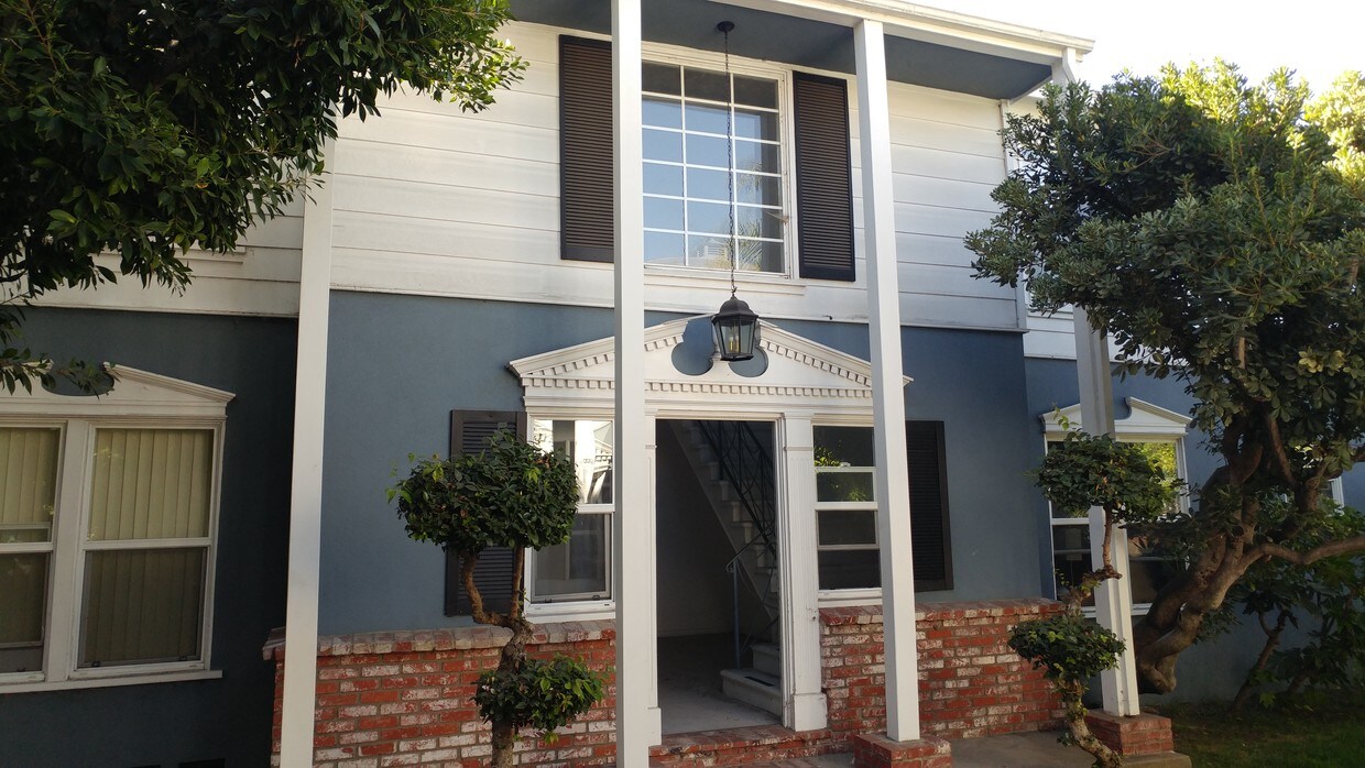 Front - 4630 Colfax Ave