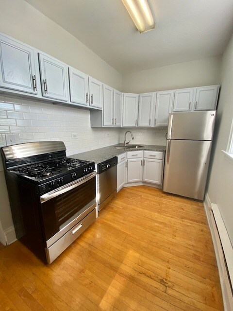 Foto del edificio - 3917 N Southport Ave