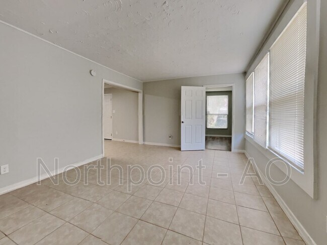 Foto del edificio - 4668 Portsmouth Ave