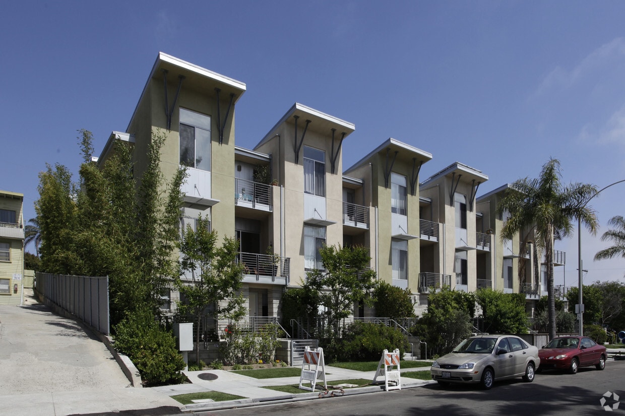 Building Photo - 2618-2624 Lincoln Ave