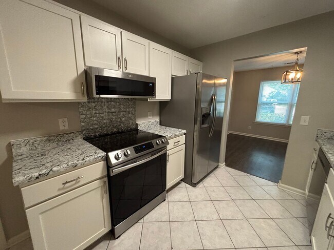Foto del edificio - Don’t Miss Out on This Charming 3 Bed, 2 B...
