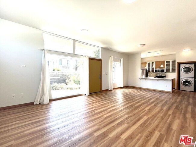 Foto del edificio - 501 N San Vicente Blvd