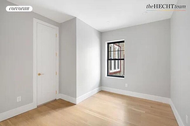 Building Photo - 1319 Lincoln Pl
