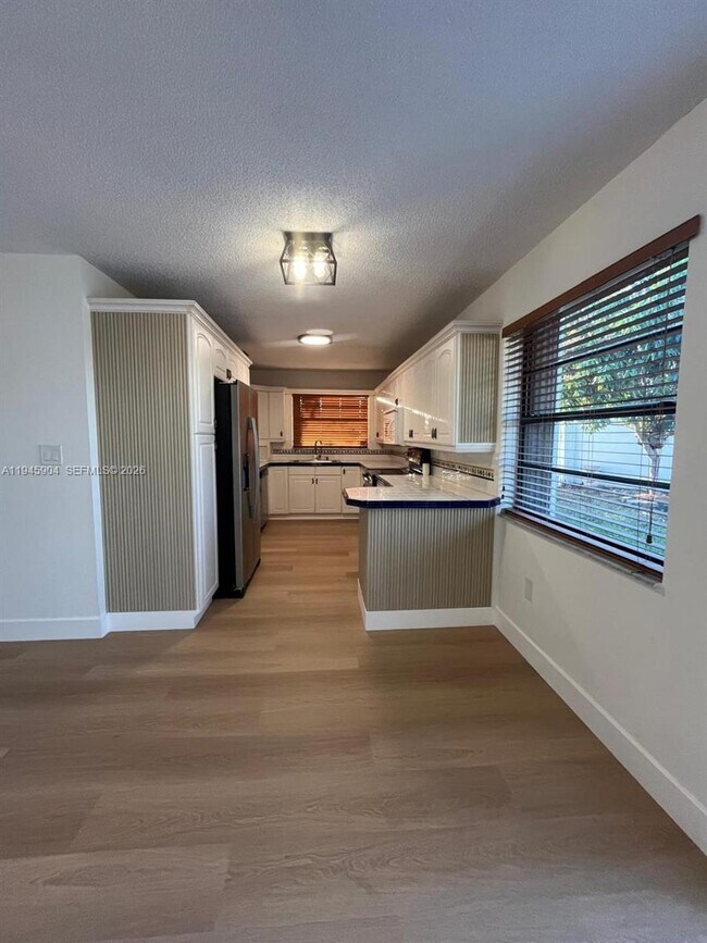 Foto del edificio - 1045 SW 122nd Ct