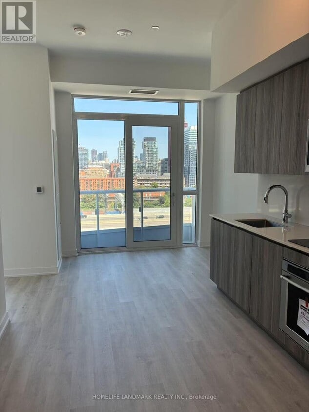 Building Photo - 15 Richardson St