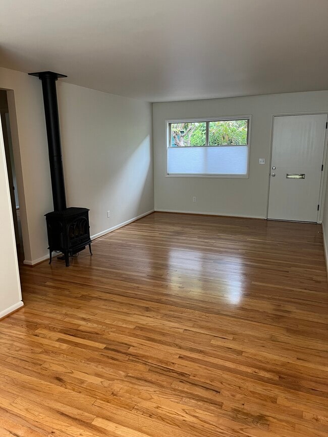 Living room/gas stove - 2365 SE 45th Ave
