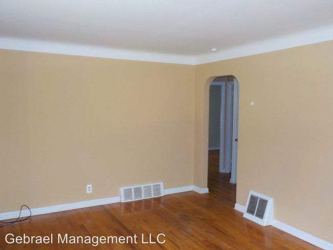 Building Photo - 329 Bede St