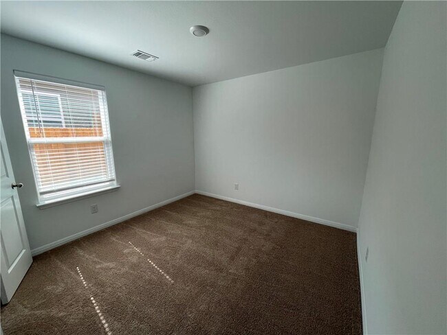 Building Photo - 120 Fairfax Ln