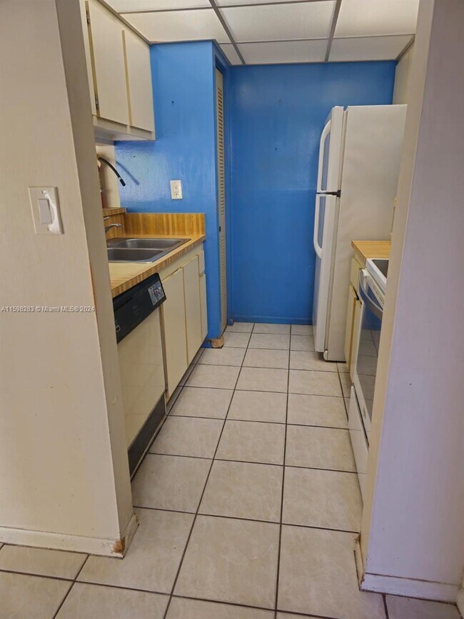 Foto del edificio - 8004 SW 149th Ave
